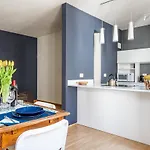 Guesthost - Officina7 Large *
