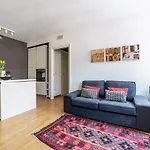 Guesthost - Officina7 Large *