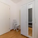 Guesthost - Officina7 Large