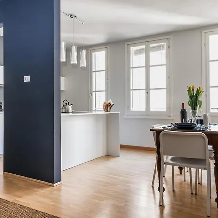Guesthost - Officina7 Large Apartment Parma