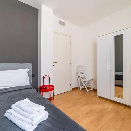 Guesthost - Officina7 Large Appartement