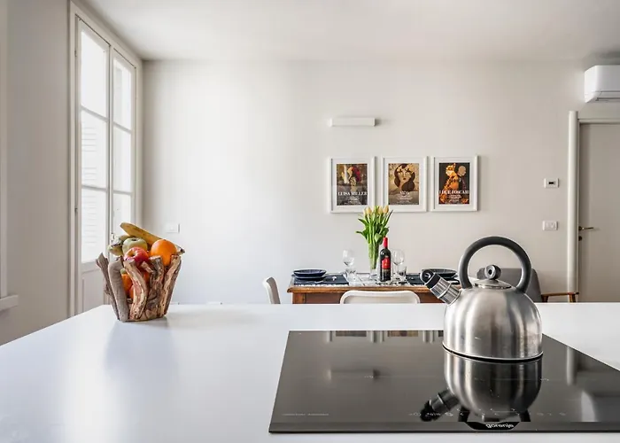 Guesthost - Officina7 Large Parma