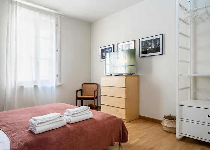 Guesthost - Officina7 Large Parma